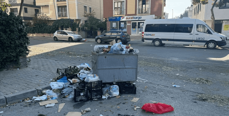 Kartal'da işçilerin grevi nedeniyle çöp yığınları oluştu