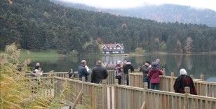 Bolu Gölcük Tabiat Parkı, sonbaharda da misafirlerini ağırlıyor