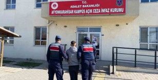 5 yıl hapis cezasıyla aranan şahsı jandarma yakaladı
