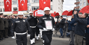 İstanbul'da trafik kazasına müdahale ederken şehit olan polis toprağa verildi