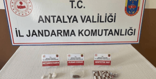 Otobüste üzerinden 5 çeşit uyuşturucu çıkan yolcu tutuklandı