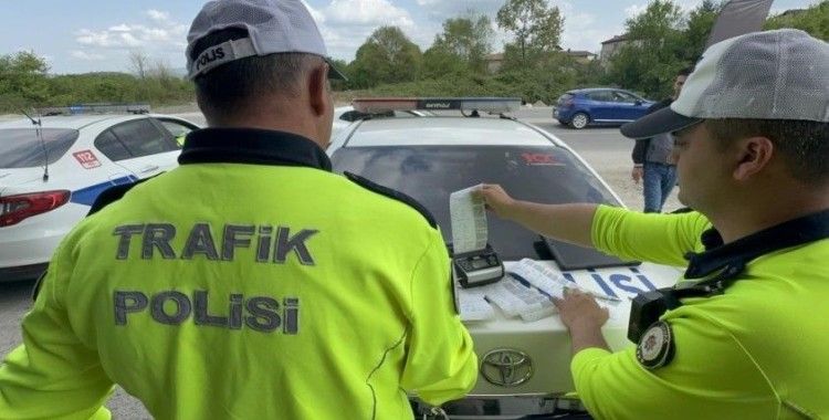 140 araç trafikten men edildi 35 sürücüye alkolden işlem yapıldı
