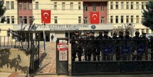 Halfeti Belediyesi önünde polislere taşlı saldırıya ilişkin 8 kişi daha yakalandı