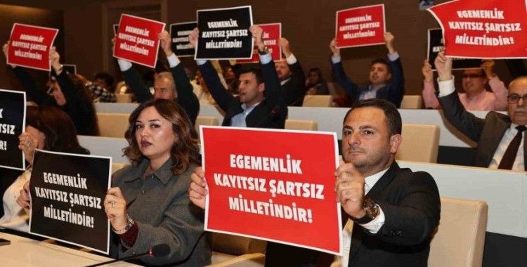 Nilüfer Belediye Meclisi’nde kayyım protestosu
