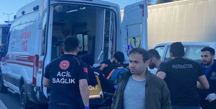 Mahkumları taşıyan cezaevi aracı TEM’de kazaya karıştı: 5 yaralı
