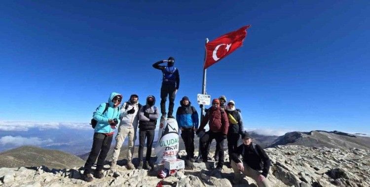 Eskişehir Doğa Aktiviteleri Grubu 10 Kasım vesilesiyle Uludağ’a tırmandı.
