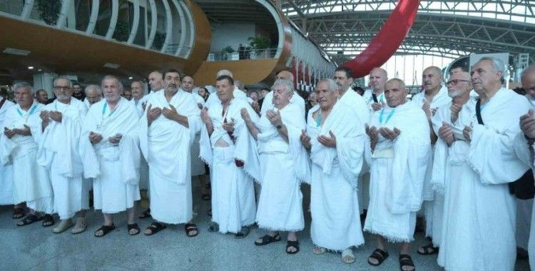 Erzincan’dan 187 kişi umreye uğurlandı
