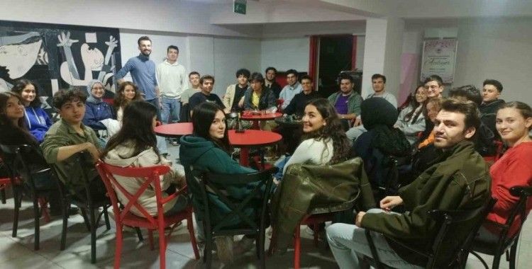 Ceren Özdemir Gençlik Merkezi’nde gençler için 12 farklı atölye
