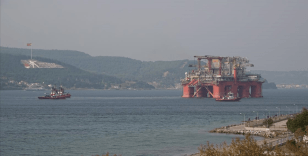 Çanakkale Boğazı dev petrol platformunun geçişi için tek yönlü gemi trafiğine kapatıldı