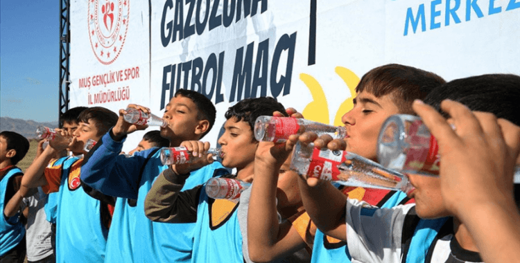 'Gazozuna maç' organizasyonlarıyla çocukları spora yönlendiriyorlar