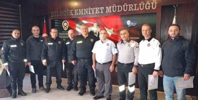 Bilecik’te başarılı polis ve özel güvenlik görevlerine ’Başarı Belgesi’ verildi
