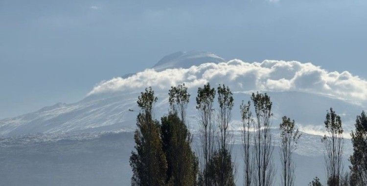 Iğdır ovasını çevreleyen dağlar yeniden beyaza büründü