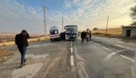 Elazığ'da otobüs ile kamyonet çarpıştı: 4 yaralı