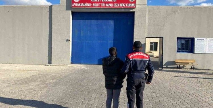 Dolandırıcılık suçundan aranan şahsı jandarma yakaladı
