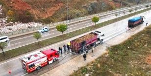 Aşırı yük tırın lastiklerini tutuşturdu
