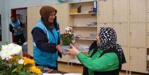 Gaziantep’te öğretmenler günü çiçeklerle kutlandı
