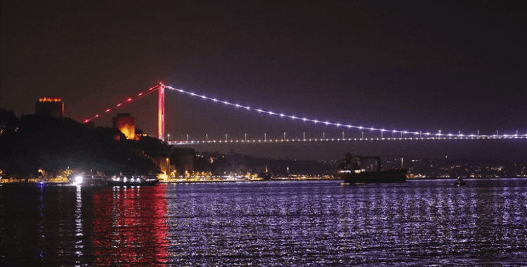 İstanbul Boğazı'nda gemi trafiği çift yönlü askıya alındı