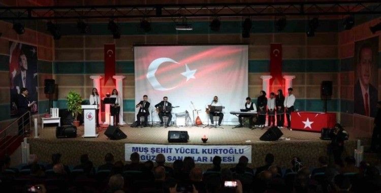 Muş’ta Öğretmenler Günü tören ile kutlandı
