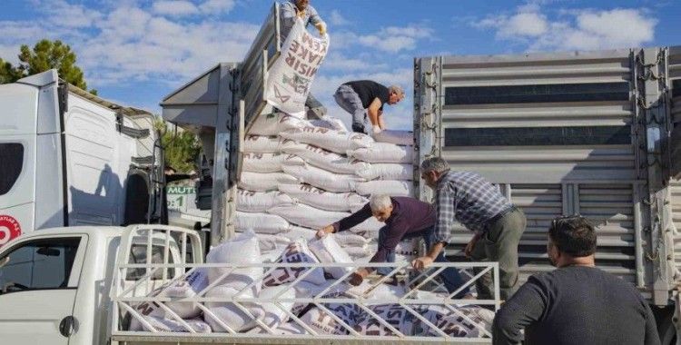 Mersin’de belediyeden üreticilere yem desteği
