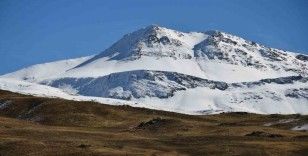 Şırnak dağları beyaz gelinliğini giydi
