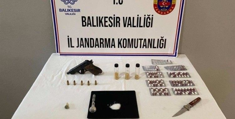 Balıkesir gerçekleştirilen uyuşturucu operasyonunda 18 kişi yakalandı
