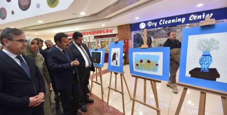 Ahlat’ta “Ben Engelli Olsaydım” resim sergisi açıldı
