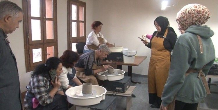 Kütahya’da çini ve seramik kursuna yoğun ilgi
