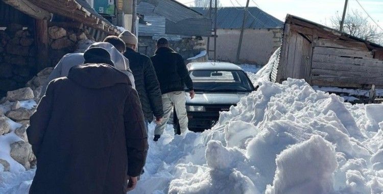 Yoğun kara rağmen görevini yerine getiren ekipler takdir topladı
