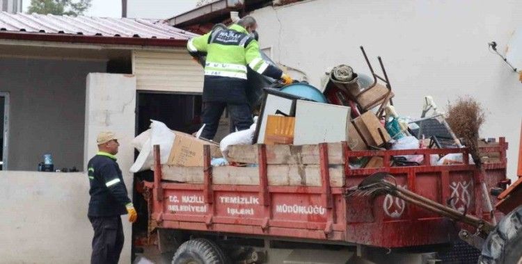 Nazilli’de çöp ev yedinci kez temizlendi
