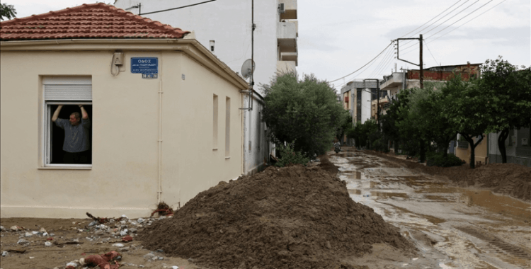 Yunanistan'da şiddetli yağışlar toprak kaymasına yol açtı