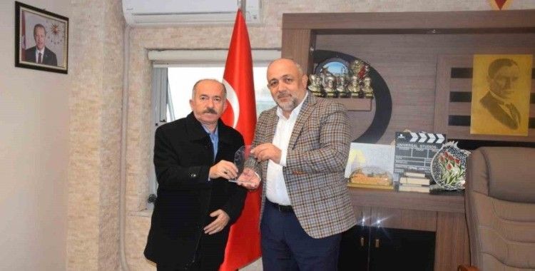 Emekli personeller plaketlerle uğurlandı
