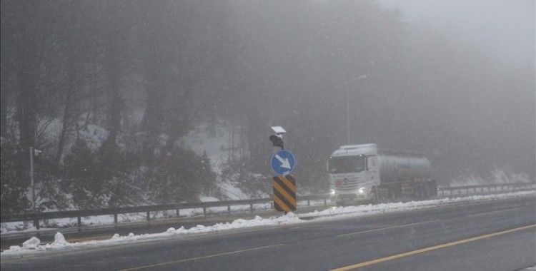 Bolu Dağı'nda kar etkili oluyor