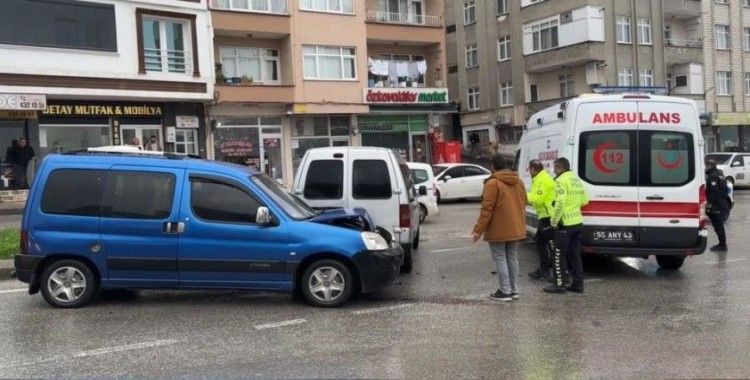 Samsun'da iki ticari araç çarpıştı: 1 yaralı