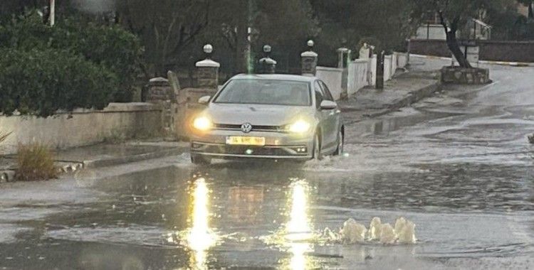 Ayvalık'ta yağış gün boyu etkili oldu