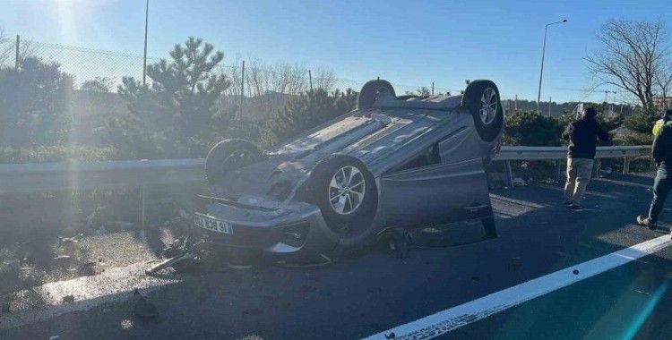 TEM’de çarpışan otomobillerin sürücüleri yarandı
