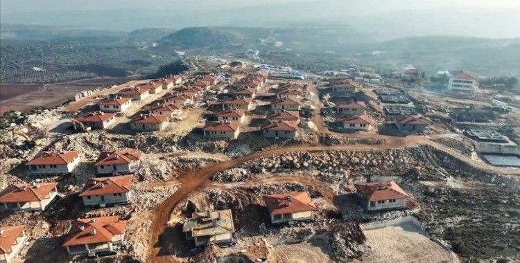 Hatay Altınözü'ndeki kırsal afet konutlarının yapımı sürüyor