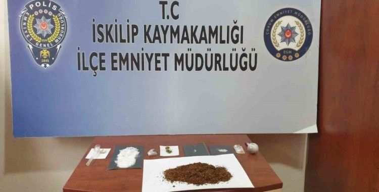 Çorum’da uyuşturucuyla yakalanan 2 kişi gözaltına alındı
