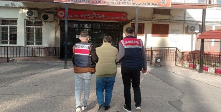 Kesinleşmiş 20 yıl cezası bulunan firari uyuşturucu taciri yakalandı
