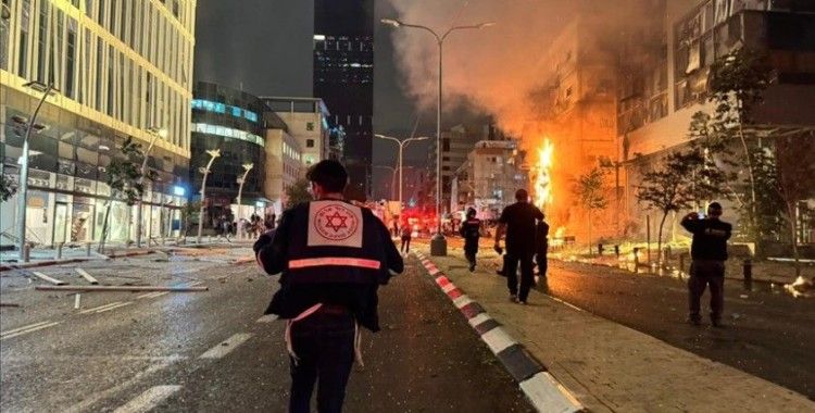 İsrail ordusu, Tel Aviv'e düşen füzenin ardından savunma sistemlerinin her saldırıyı önleyemeyeceğini savundu