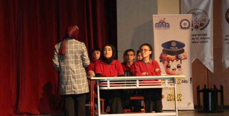 Malatya’da ’Akran zorbalığı ve yanlış sosyal medya kullanımı’ konulu tiyatro
