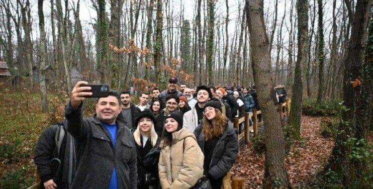 Başkan rehber oldu, bakan yardımcısı ve öğrencilere doğa ile tarihi anlattı
