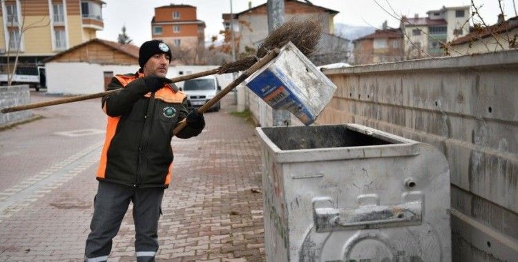 Yeşilyurt’ta temizlik işleri aralıksız sürüyor
