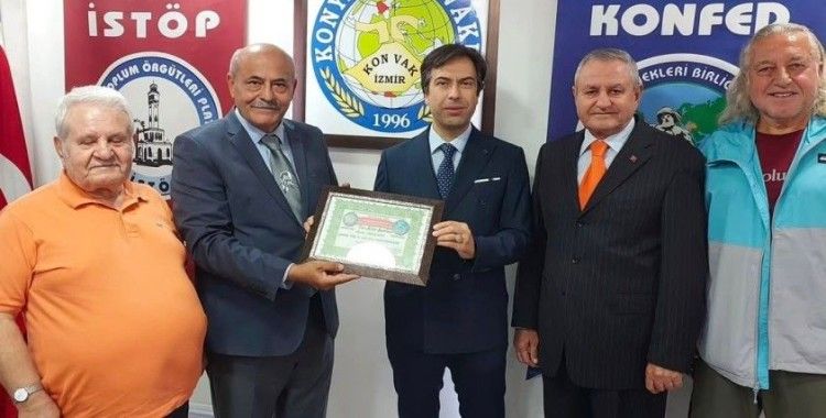 Emekli Başsavcı Şahiner’in kitabı, Yeşilay ve Mehmetçik Vakfı’na bağış oldu
