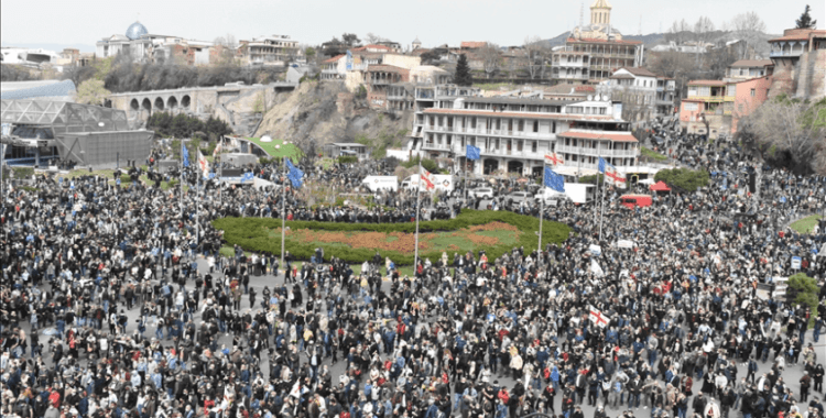 Fransa, Almanya ve Polonya, Gürcistan'daki siyasi krizden endişe duyuyor