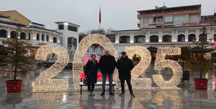 100. Yıl Çarşı Meydan yılbaşına özel ışıl ışıl oldu
