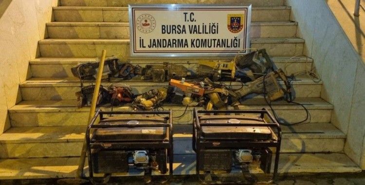 Orhangazi'de kaçak kazı yapan 7 kişi kıskıvrak yakalandı