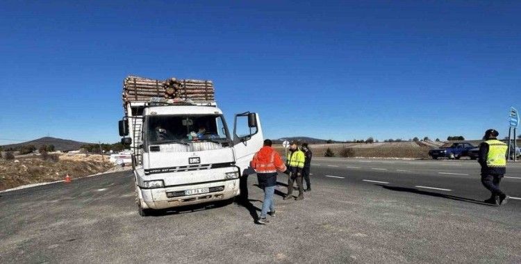 Kütahya’da orman emvali yüklü araçlar denetlendi
