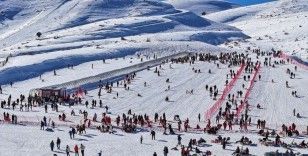 Kristal karıyla ünlü Denizli Kayak Merkezi yeni sezonu görkemli karşıladı
