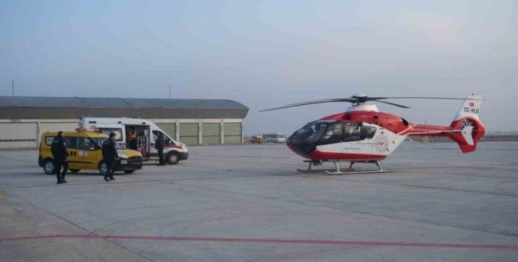 Ambulans helikopter bir günlük bebek için havalandı
