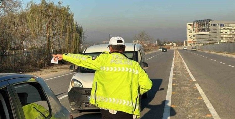 Düzce’de 163 araç trafikten men edildi 33 sürücüye alkolden işlem yapıldı
